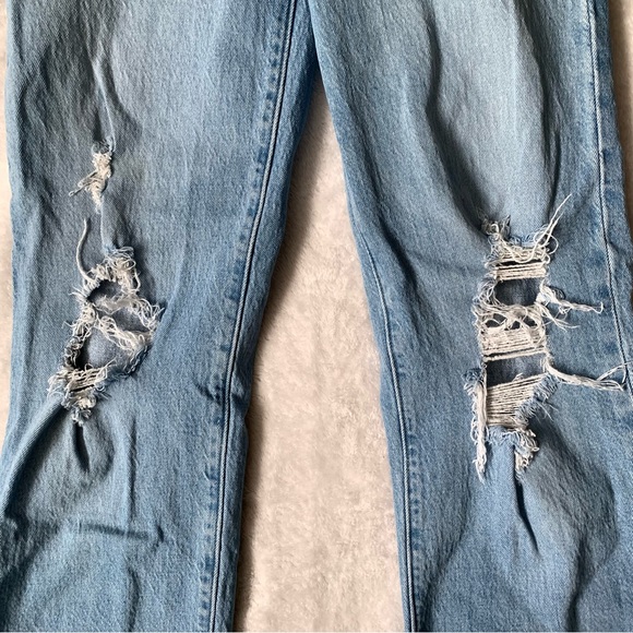 Levi Ribcage Straight Lightwash Jeans - Picture 5 of 7